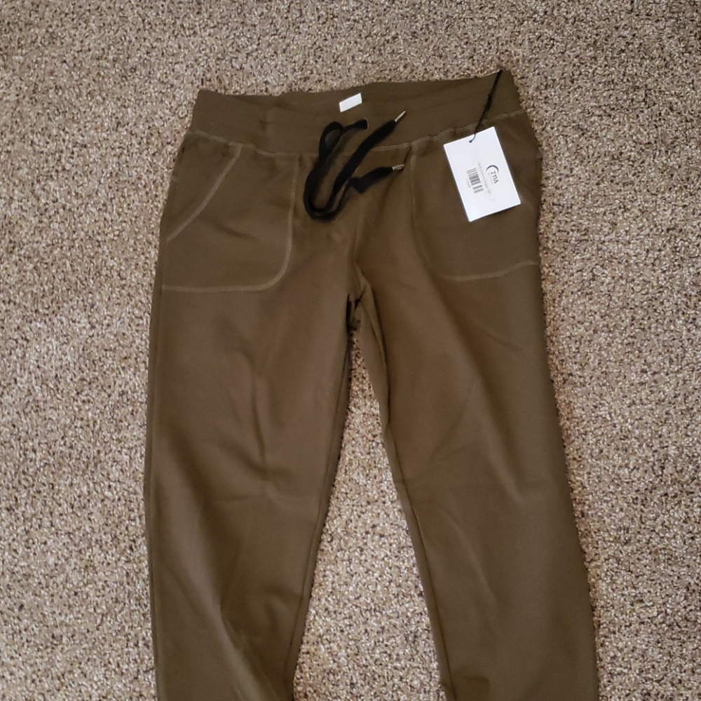 Zyia Olive Unwind joggers sz M